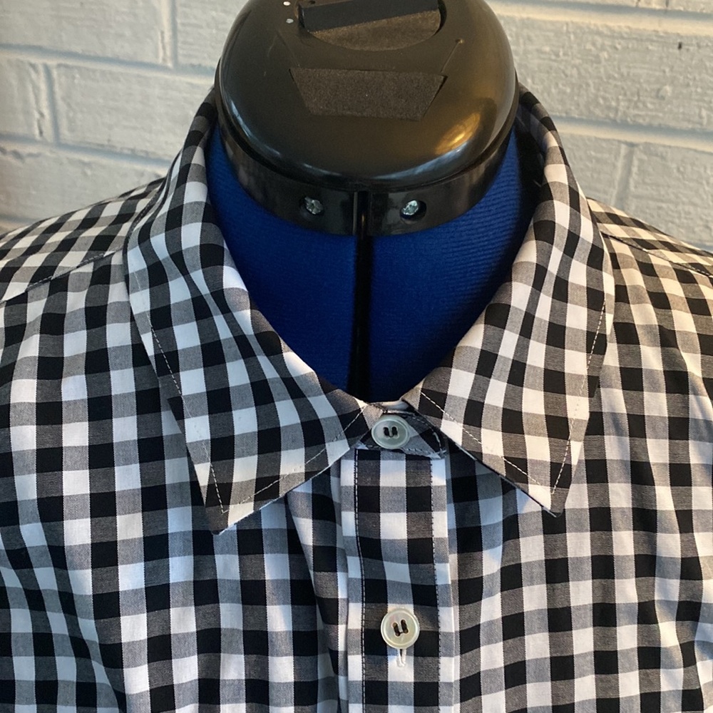 Size 14W tailored Talbots non-iron button down - Picture 3 of 8